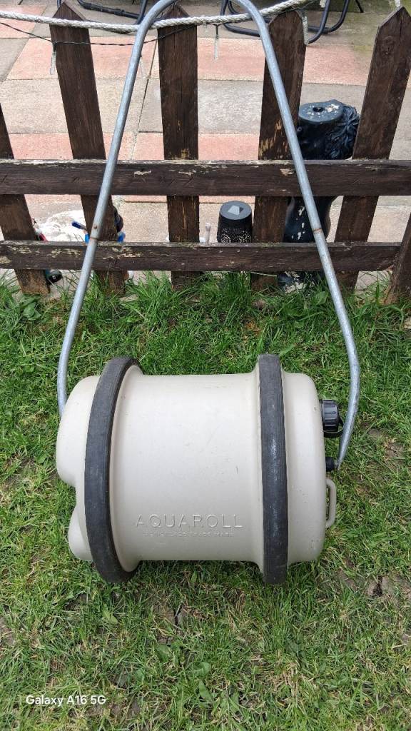 Aqua roll water butt