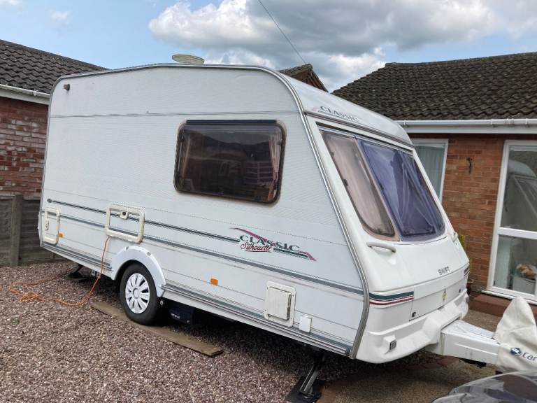SWIFT CLASSIC SILHOUETTE 2-BERTH CARAVAN