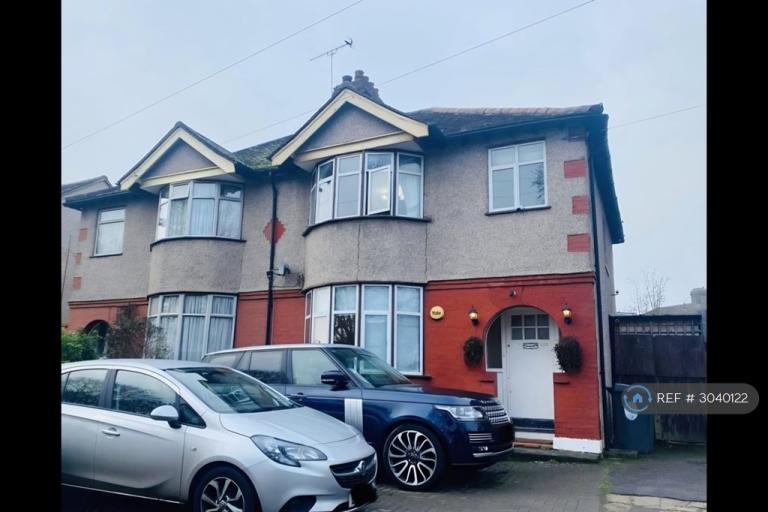 3 bedroom house in Larkshall Road, London, E4 (3 bed) (#3040122)