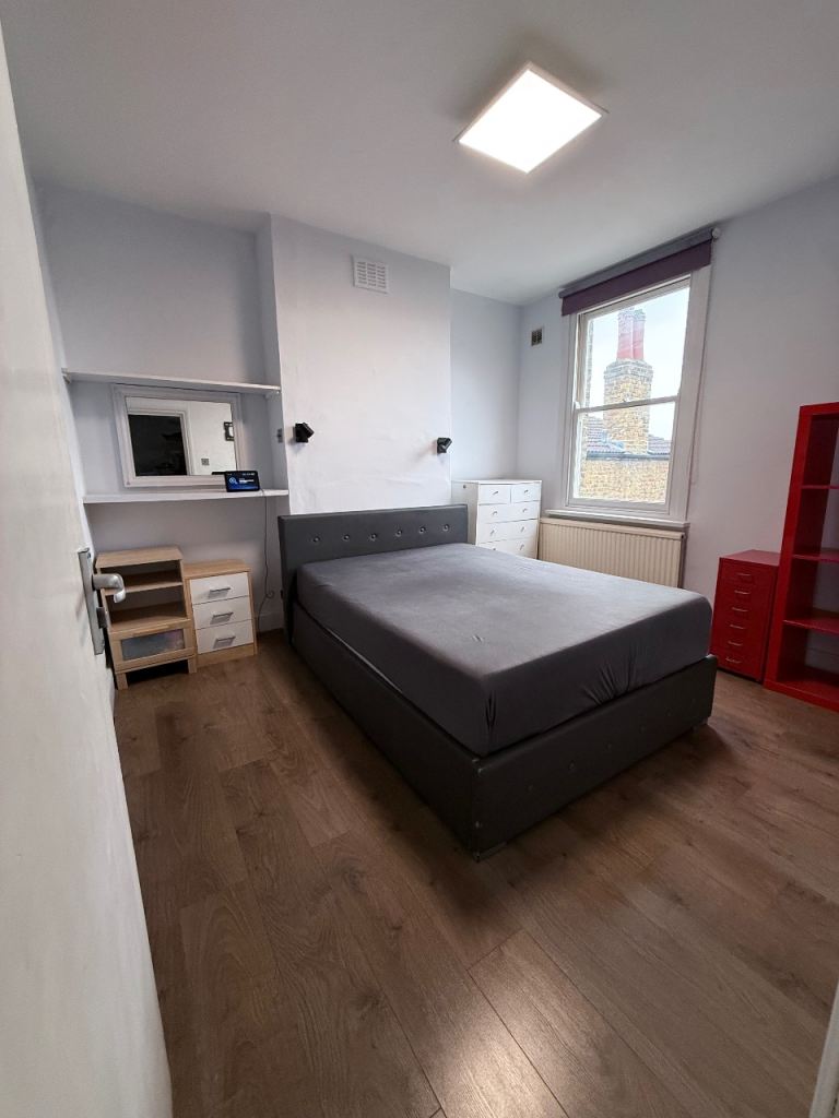 Spacious Double Room to Rent  - Big Kitchen & Garden Access