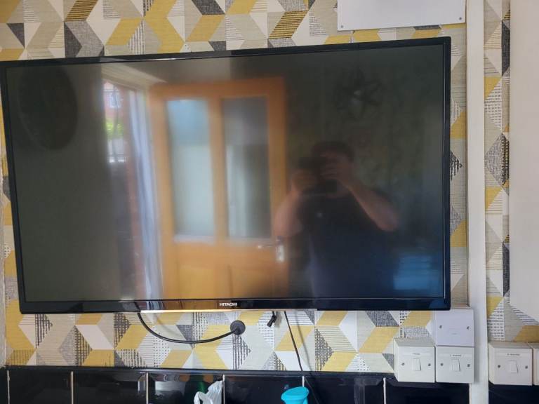 Hitachi 42inch Flat Screen TV – Good Condition