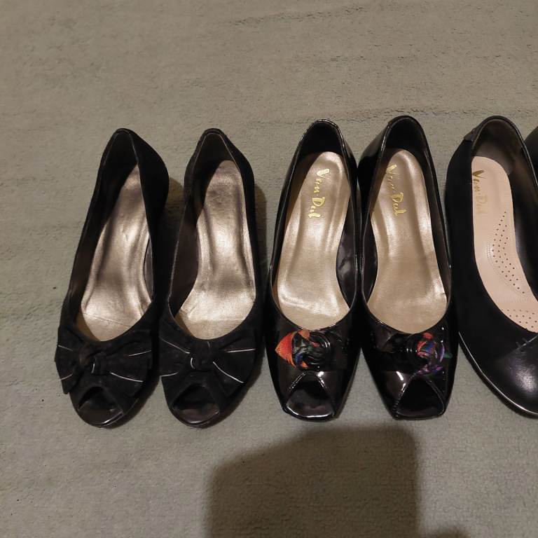  Ladies Shoes size 4.5 - good condition