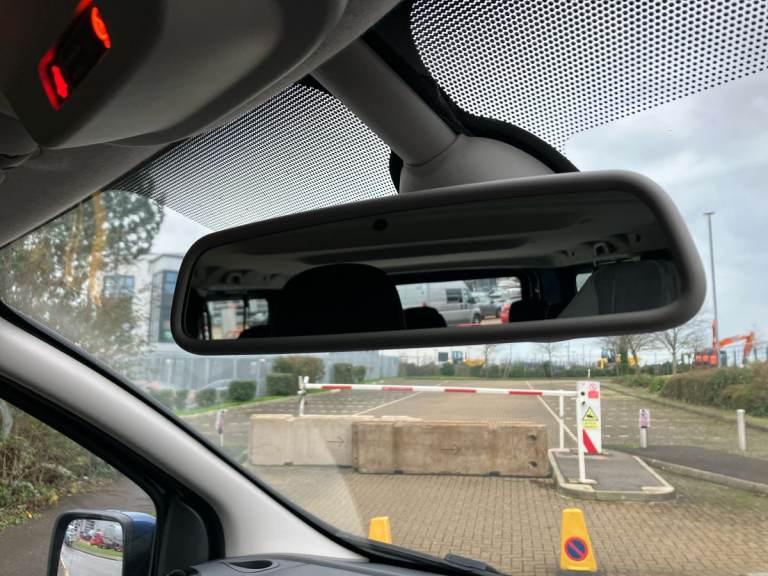 2020 Renault Trafic LL30 ENERGY dCi 120 Sport Nav 9 Seater Standard Roof Minibus DIESEL Manual