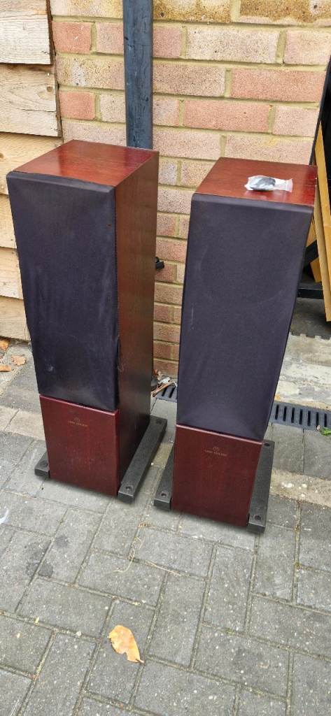 Linn Keilidh Floorstanding Speakers Walnut