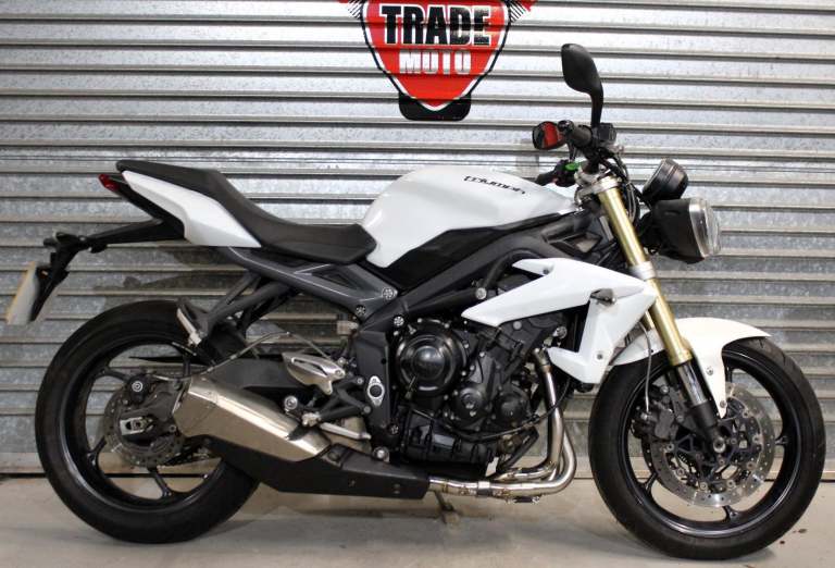2015 15 TRIUMPH STREET TRIPLE 675 WHITE HPI CLEAR 11K NEW SHAPE TRADE SALE MOT