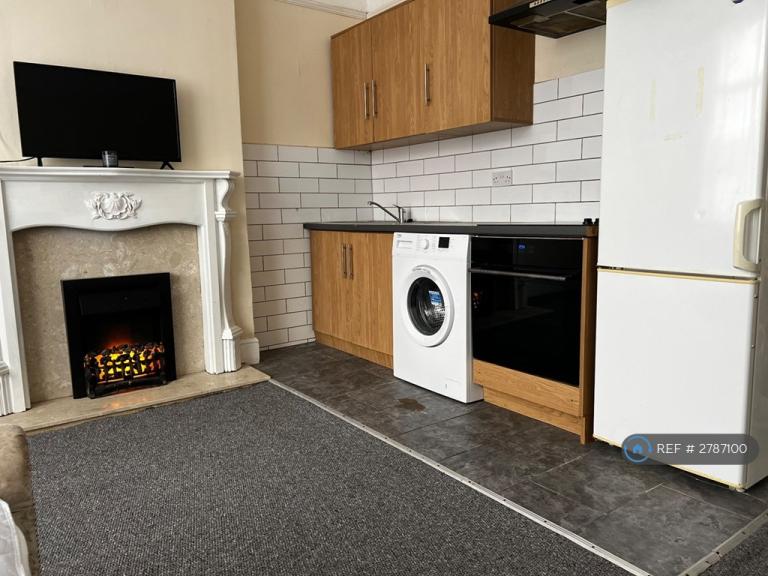 Studio flat in London, London, N13 (#2787100)