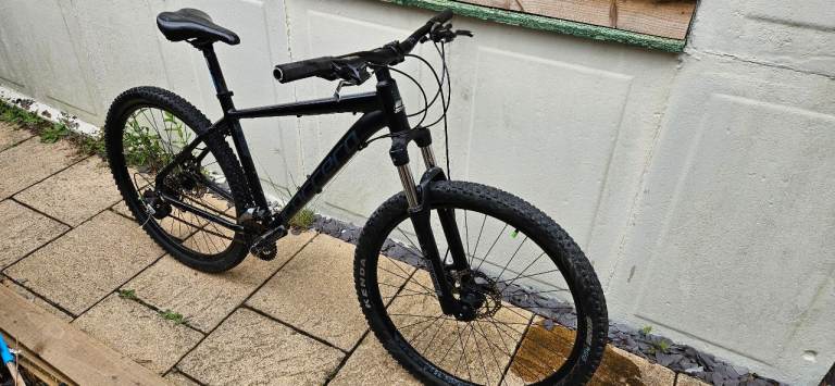 Carrera vengeance 27.5 bicycle 18 inch 