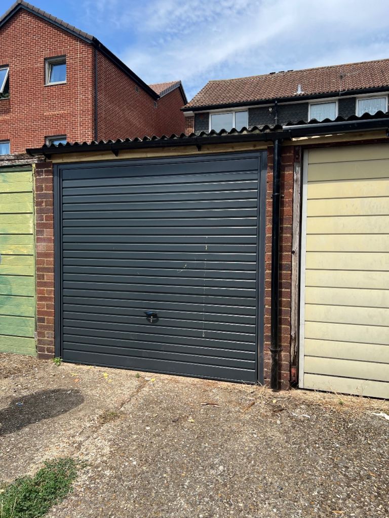 Lock up garage to rent