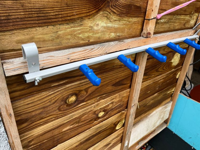 Caravan/motorhome awning hook bar