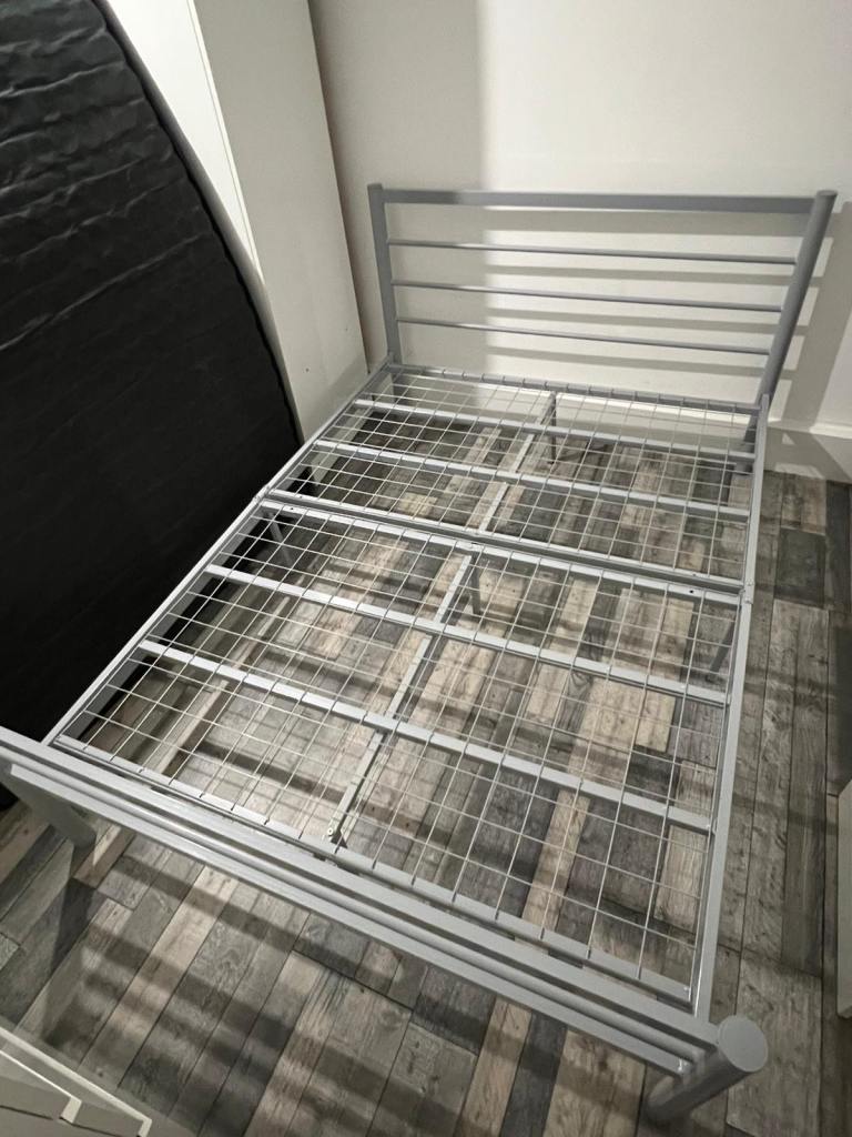 Metal bed frame in new condition 