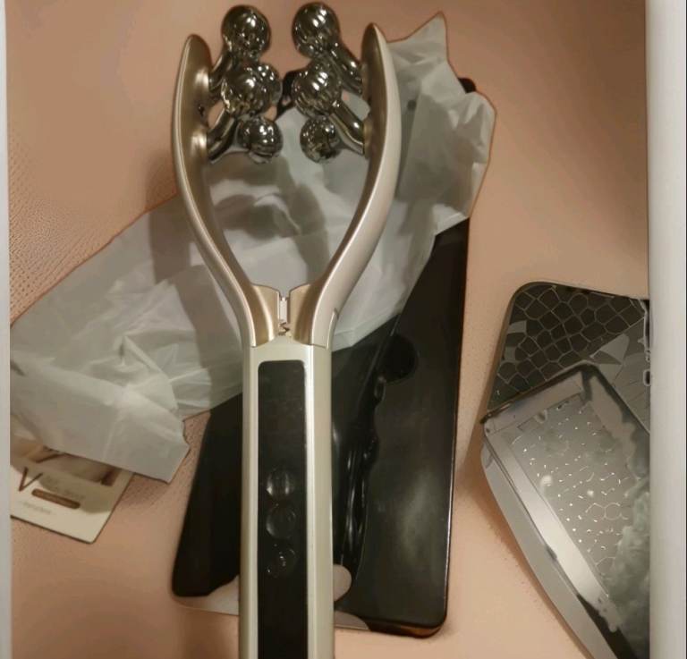 New Facial Shaping and Beauty Device - Silver