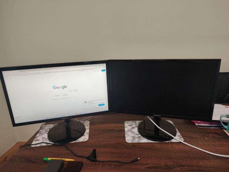 Pair of 22in Samsung monitors