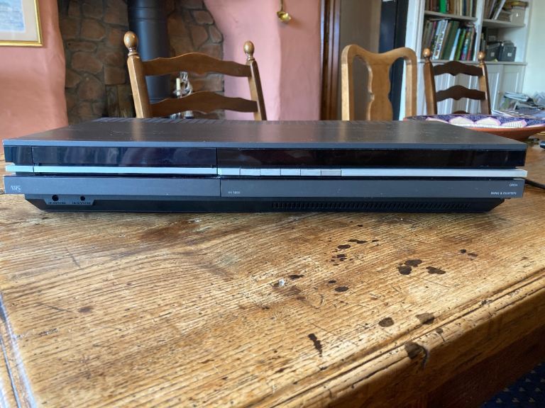 Bang & Olufsen VHS VX 5000. Video Recorder.   Not Working for spares or repair only. 