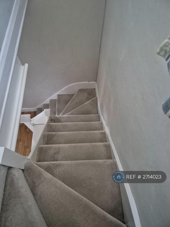 1 bedroom in Princes Park Lane, Hayes, UB3 (#2714023)