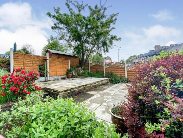 3 Bed House To Let BD15