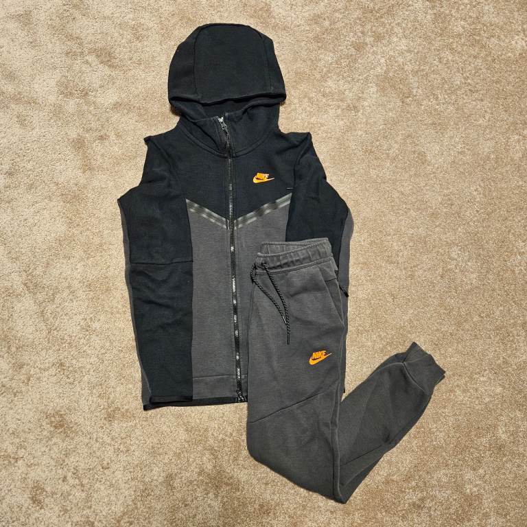 Nike Tech Fleece Hoodie & Sweatpants – Black with orange, Men's XS