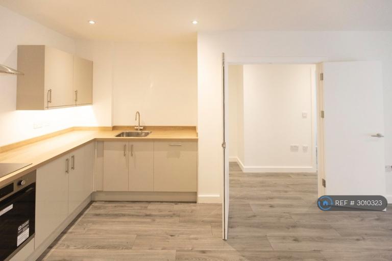 2 bedroom flat in The Headlands, Penryn, TR10 (2 bed) (#3010323)