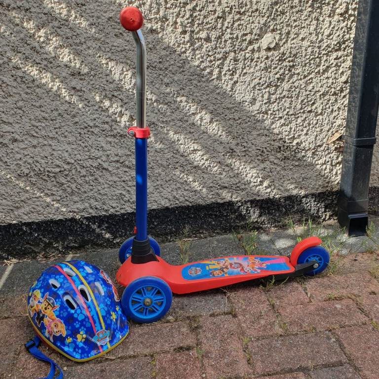 Paw Patrol Tri Scooter and adjustable helmet