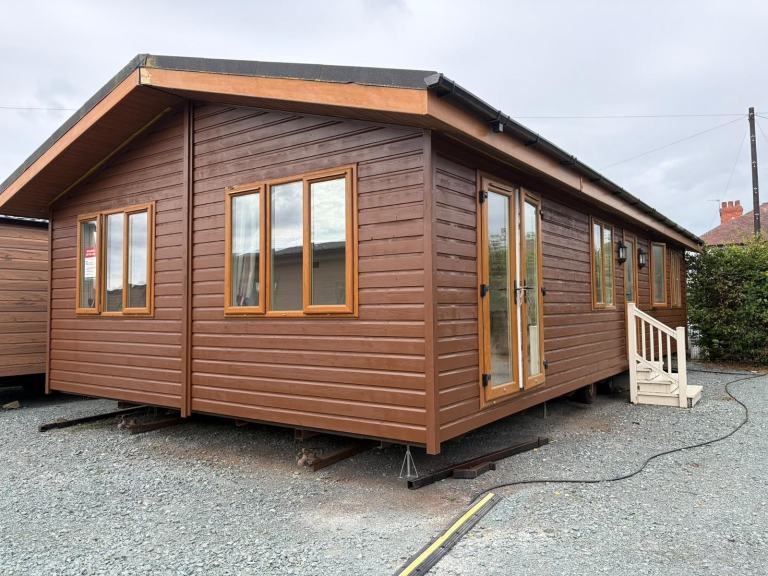 ANTHEM TWIN LODGE 40X20 • 3 BED • CENTRE LOUNGE • DG CH • £48,995