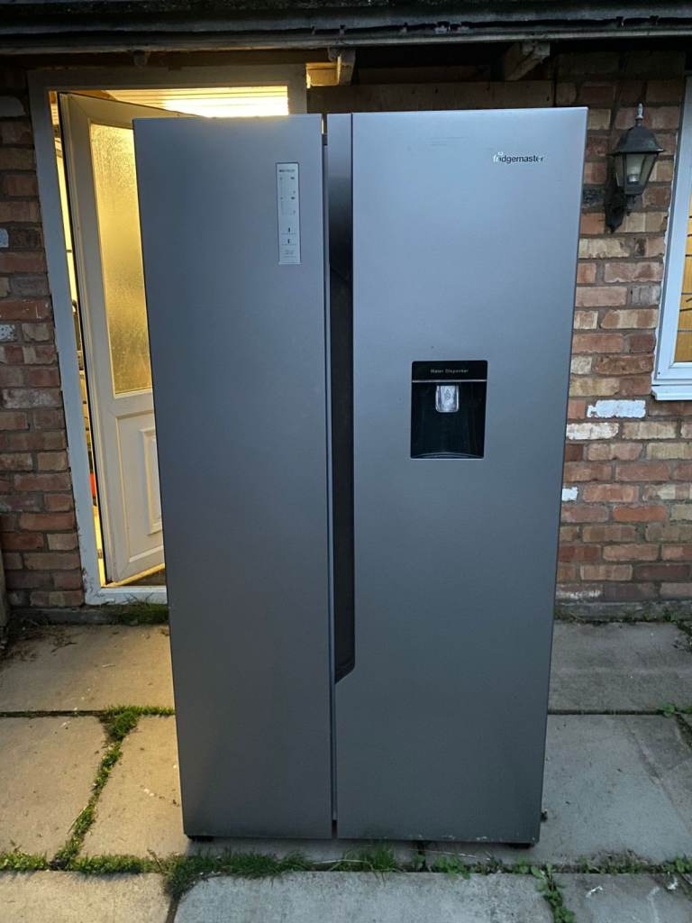 Fridgemaster American Style Fridge Freezer – Silver – With Water Dispenser