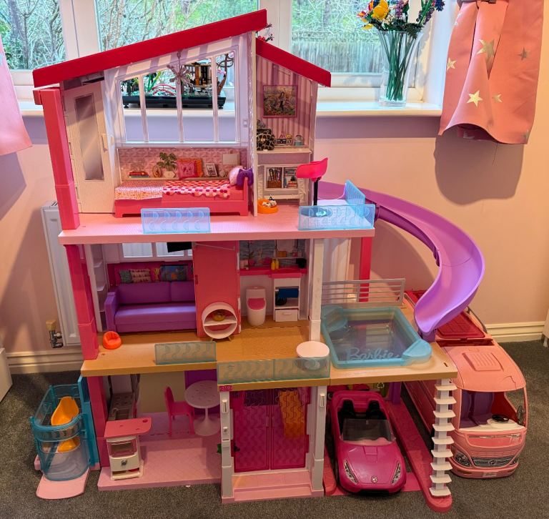 Barbie Dream House VGC complete with car accessories GNH53 original box