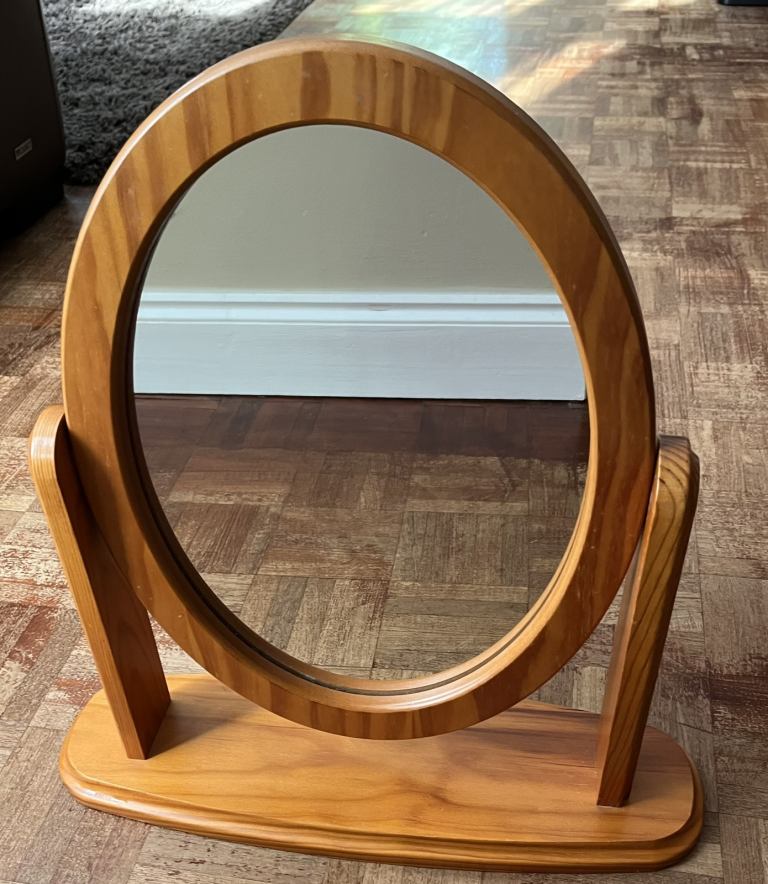Oval mirror on stand (wood)