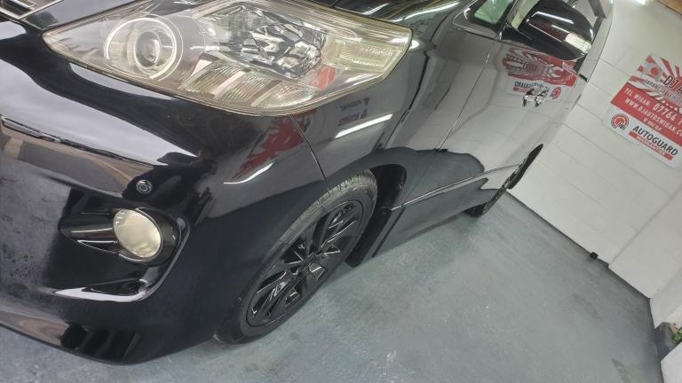 Toyota Alphard 2.4 black petrol auto 8 seats fresh japanese import in stock