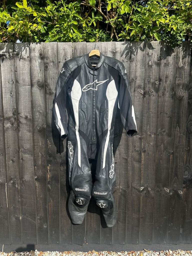 Alpinestars 1-Piece Leather Motorcycle Racing Suit – US 42 / EU 52
