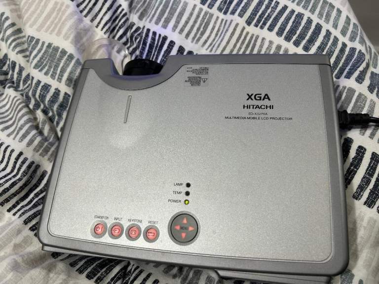 Hitachi ED-X3270A Multimedia mobile LCD projector