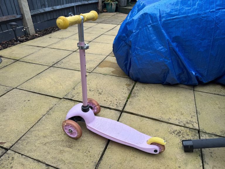 Kids 3 wheeled scooter for sale in pink children’s outdoor toy