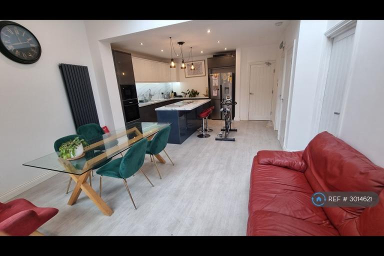 1 bedroom in Eton Avenue, New Malden, KT3 (#3014621)