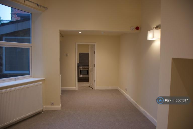Studio flat in East Parade, Harrogate, HG1 (#3081397)
