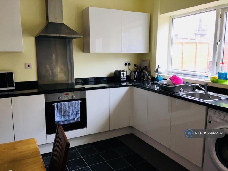 3 bedroom house in Borough Road, Salford, M50 (3 bed) (#2994432)