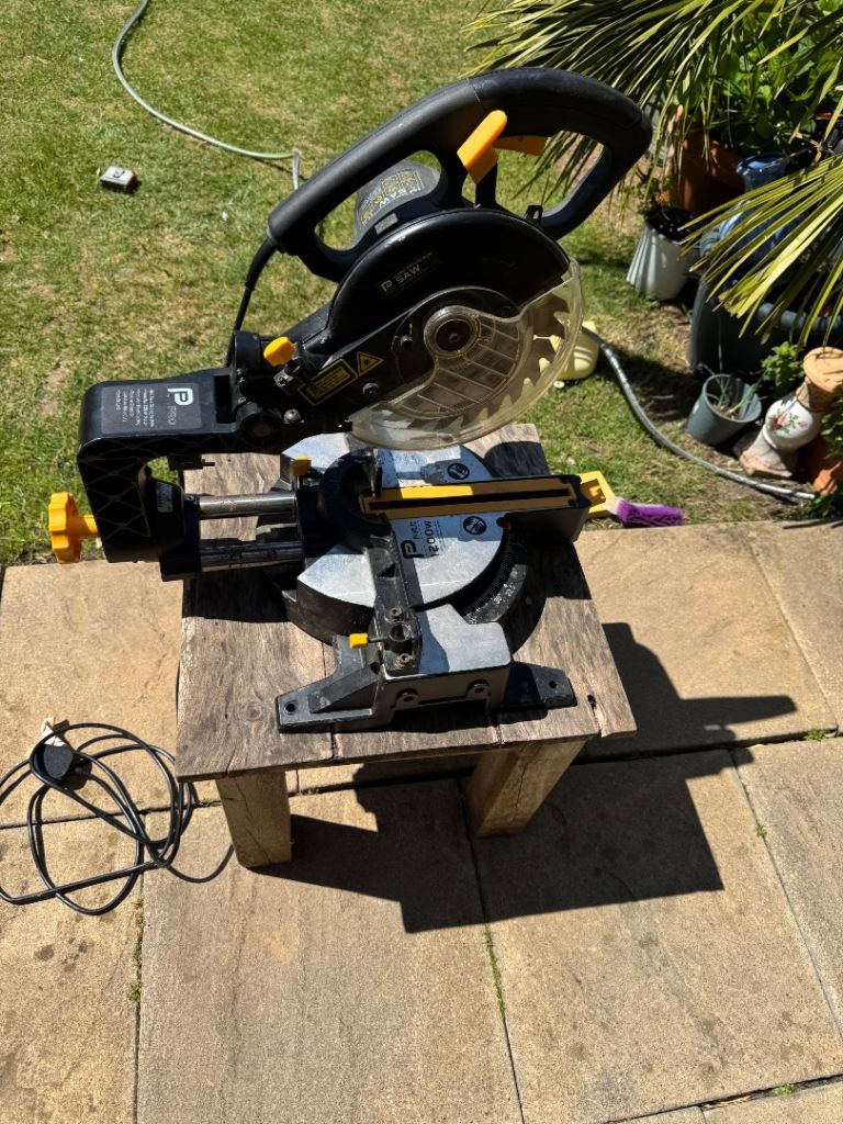 Saw mitre good working order 1200w 