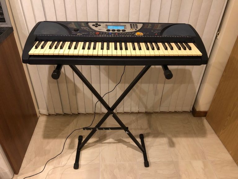 Yamaha PSR-270 keyboard, with stand and adapter plug 