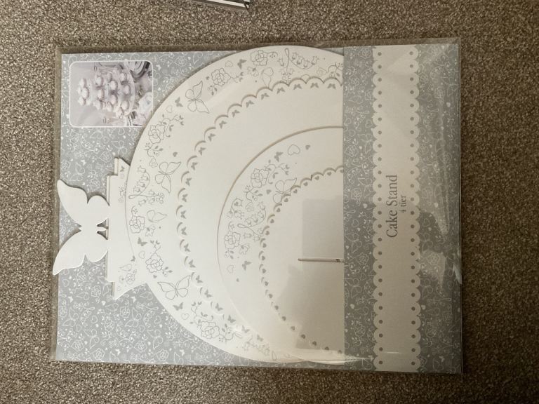 Wedding cake stand - disposable