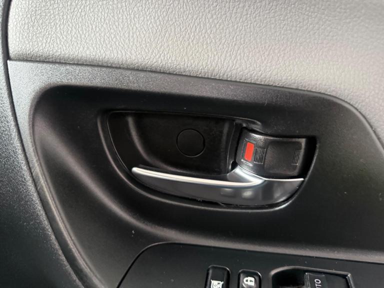 2015 Toyota Yaris 1.33 VVT-i Icon 5dr CVT HATCHBACK PETROL Automatic