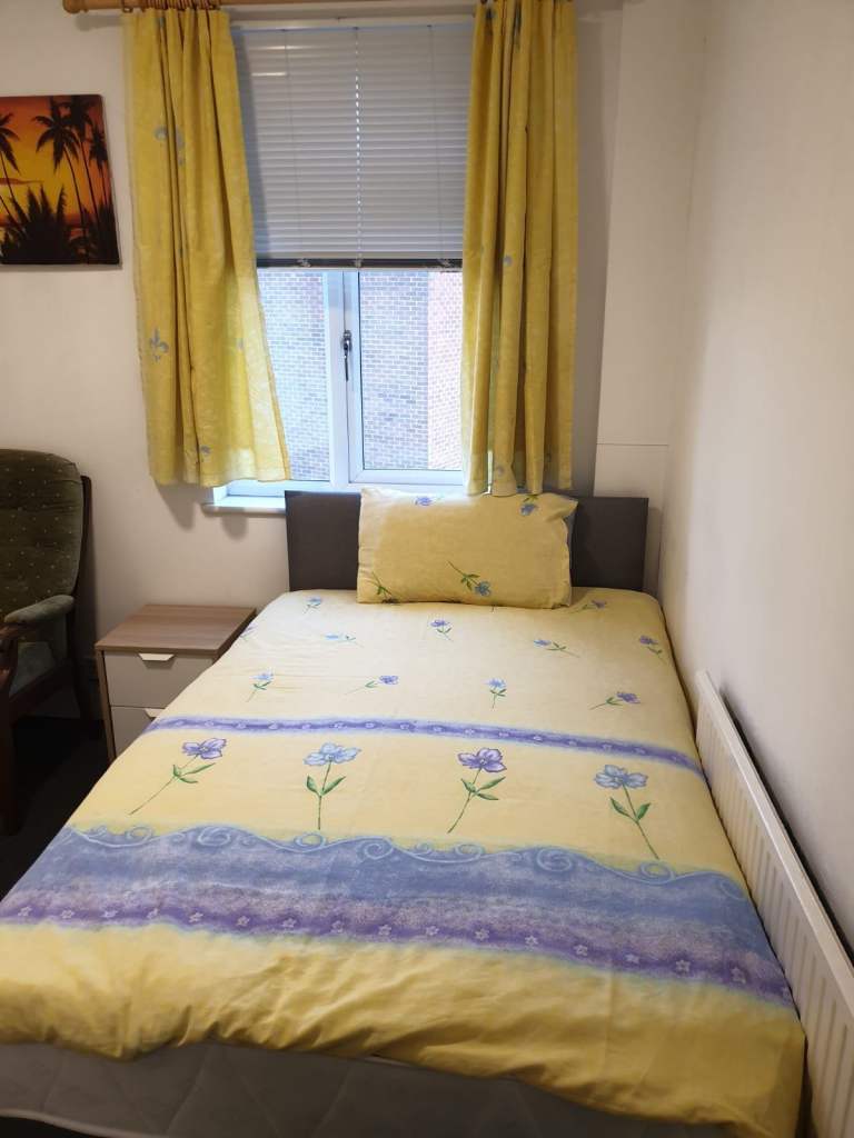DOUBLE EN-SUITE ROOM - DAYBROOK - BILLS INCLUDED
