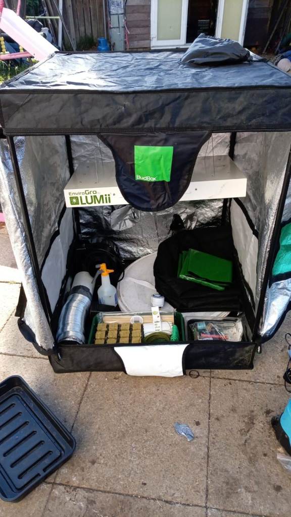 LUMii Grow Tent with Accessories – Good Condition