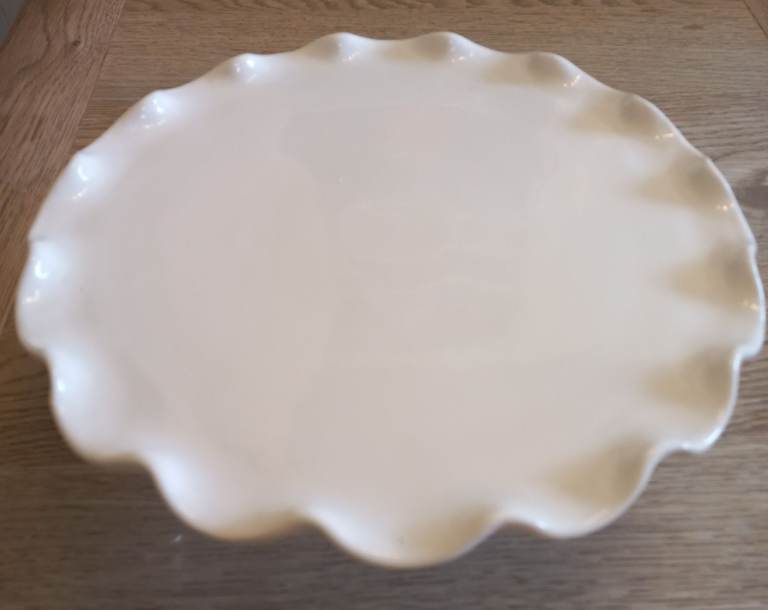 image for CREAM COLOURED CAKE STAND