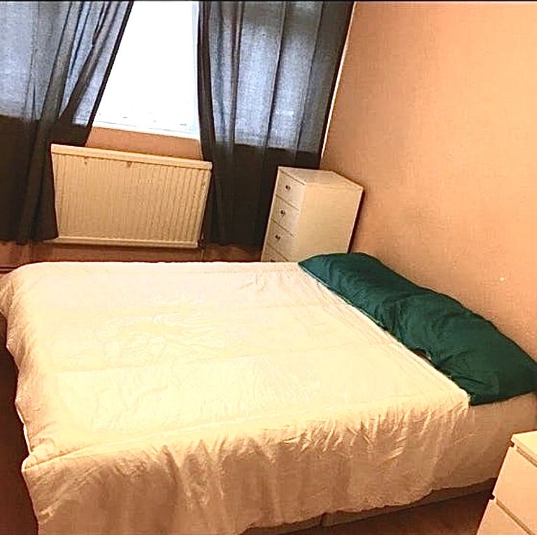 Double bedroom bills included 