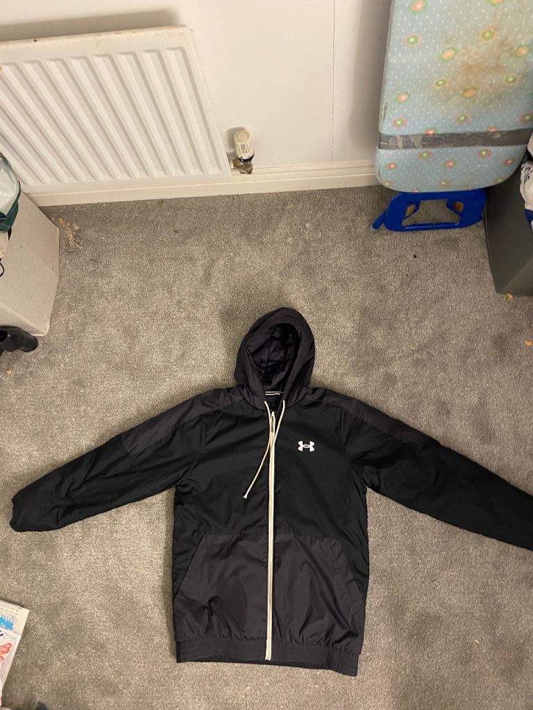 Black under armour puffer jacket