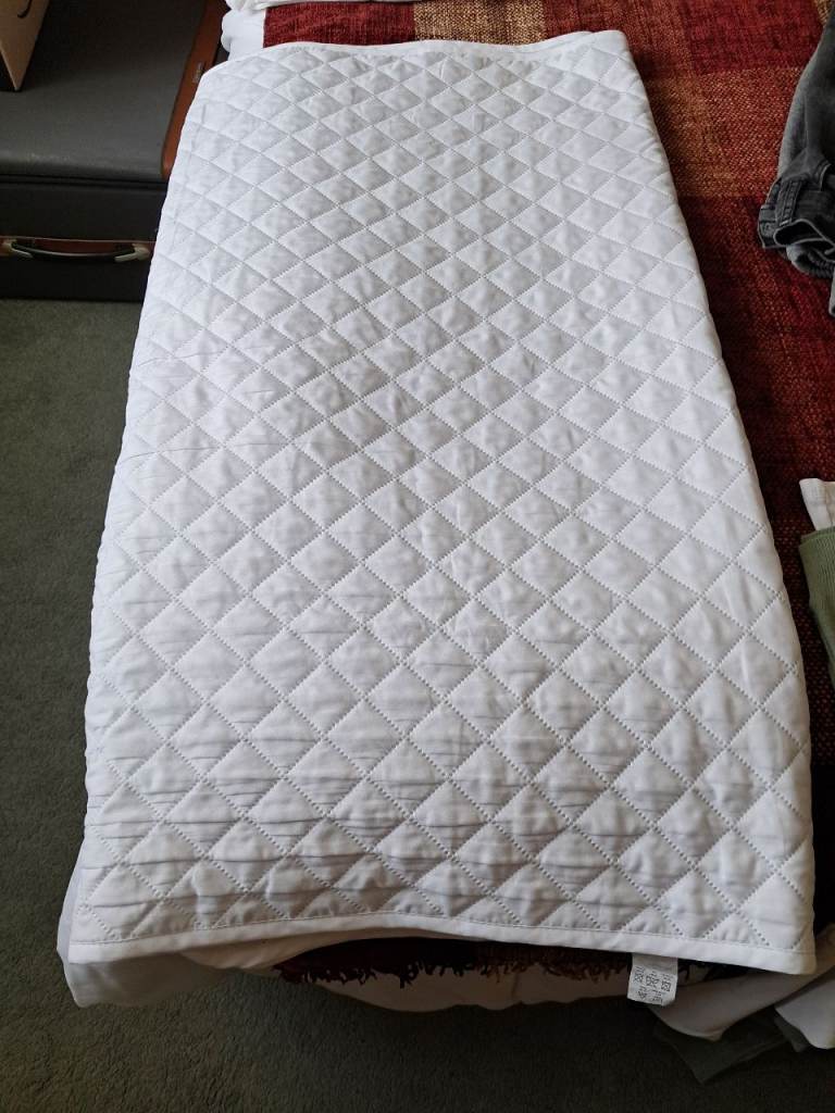 Single mattress protector