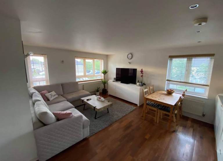2 bed flat in Feltham TW13 