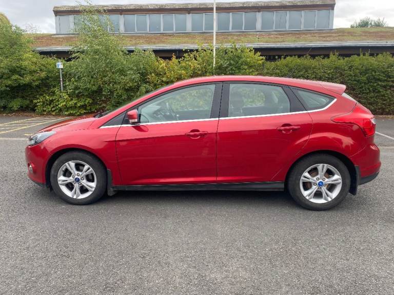 FORD FOCUS  1.0t  ZETEC  ECOBOOST  2013 IN VGC   NEW BELTS  NEW SERVICE NEW MOT   WARRANTY GIVEN