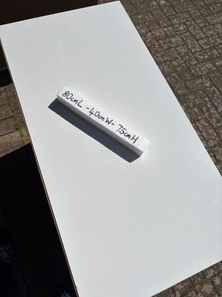 White sideboard/cupboard