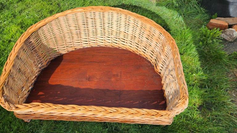 Large Wicker Dog Bed – Natural Basket Style (90cm)
