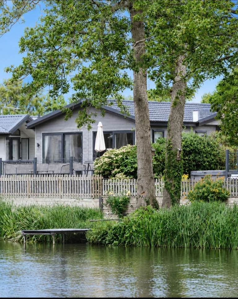 Beautiful holiday lodge in a stunning lakeside location