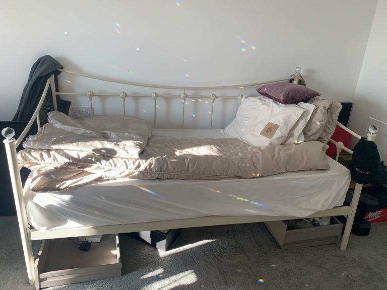 Single bed and mattress 