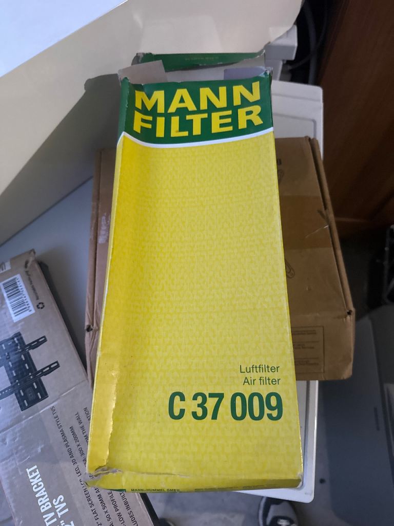 Car MANN FILTER C37009